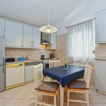 Natasa 1718 Apartman *