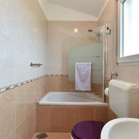 Appartement Natasa 1718 Fondole